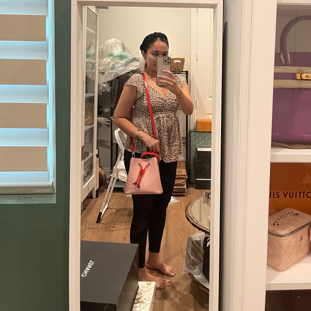 Louis Vuitton NeoNoe BB Epi Rose Pink Satchel Bag - Picture 16 of 16